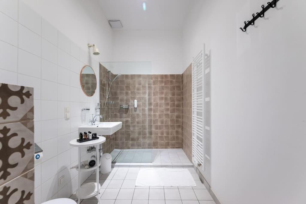 Appartement Sleek 1br Flat Near Center By Hm *